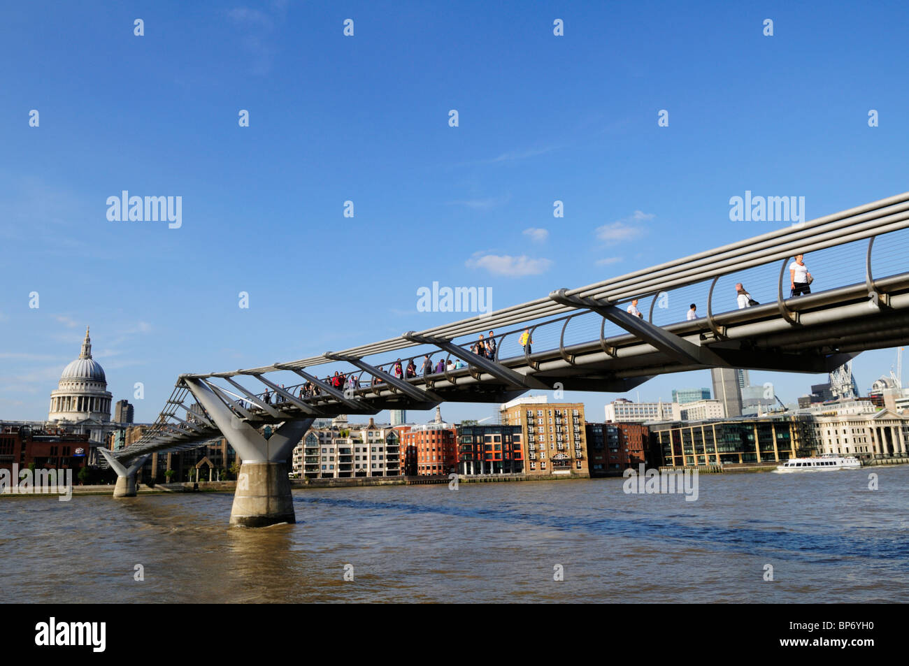 Millennium Bridge, London, England, UK Banque D'Images