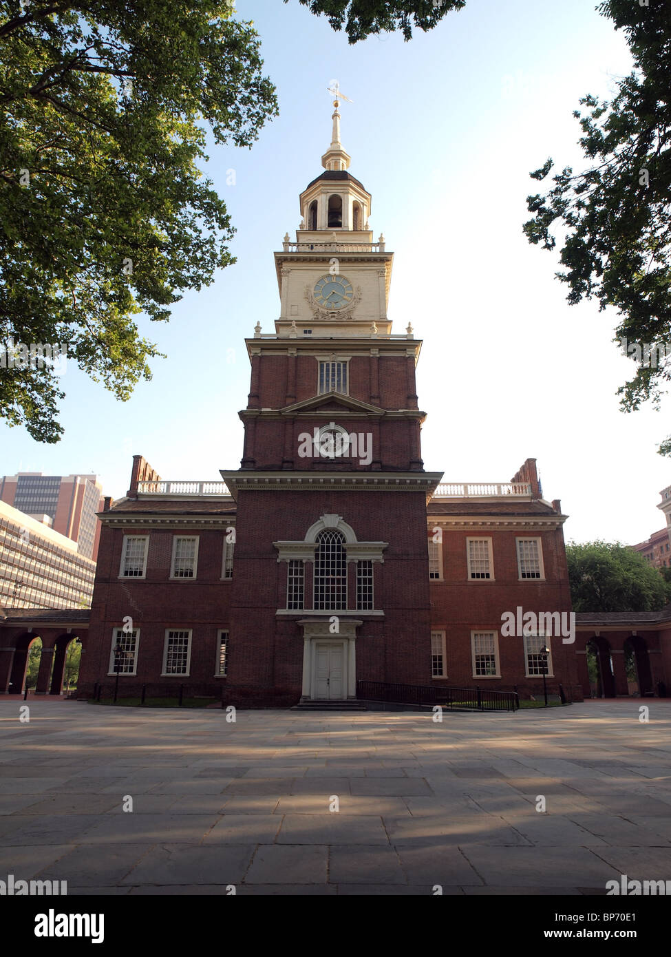 Tôt le matin, la lumière à l'Independence Hall de Philadelphie, en Pennsylvanie, dans le parc national. Banque D'Images