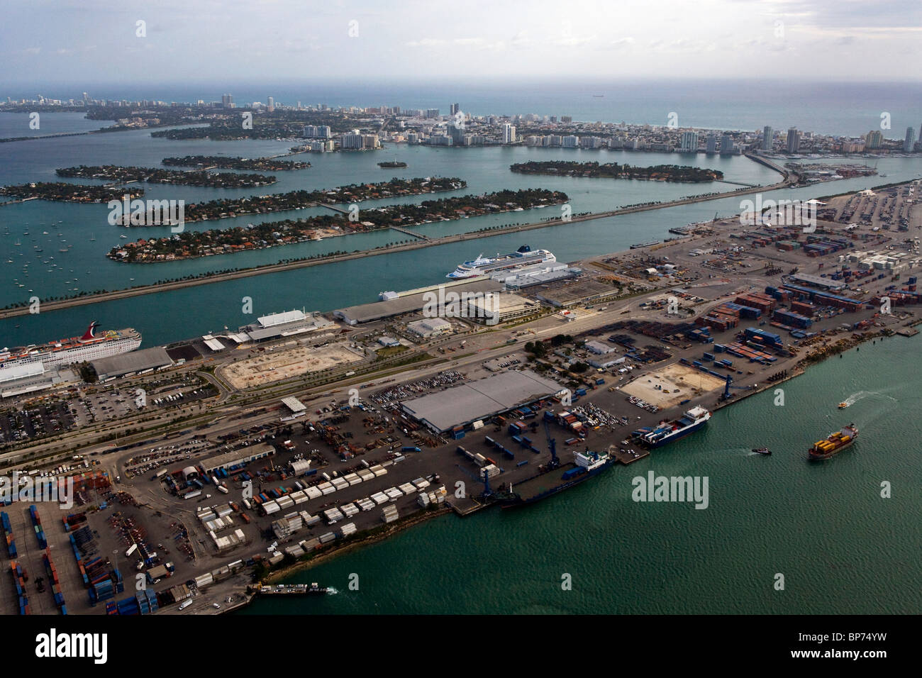 Vue aérienne au-dessus du port de Miami en Floride Banque D'Images