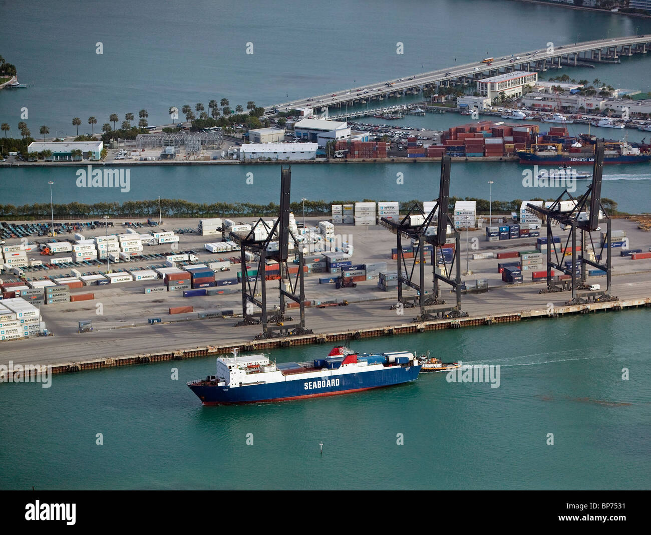 Vue aérienne au-dessus du port de Miami en Floride Banque D'Images