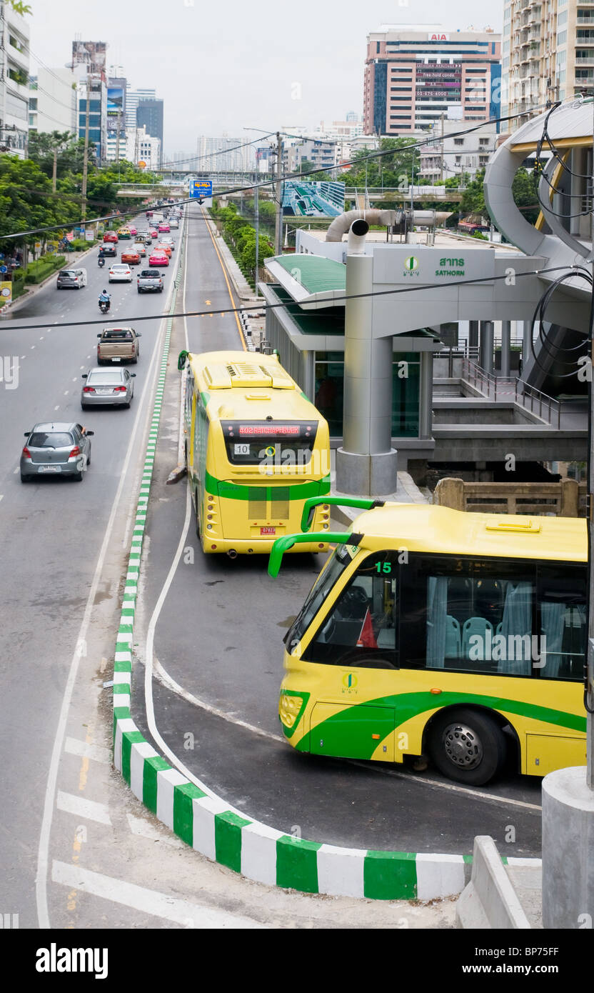 Le BRT, Bus Rapid Transit, système de bus à Bangkok Banque D'Images