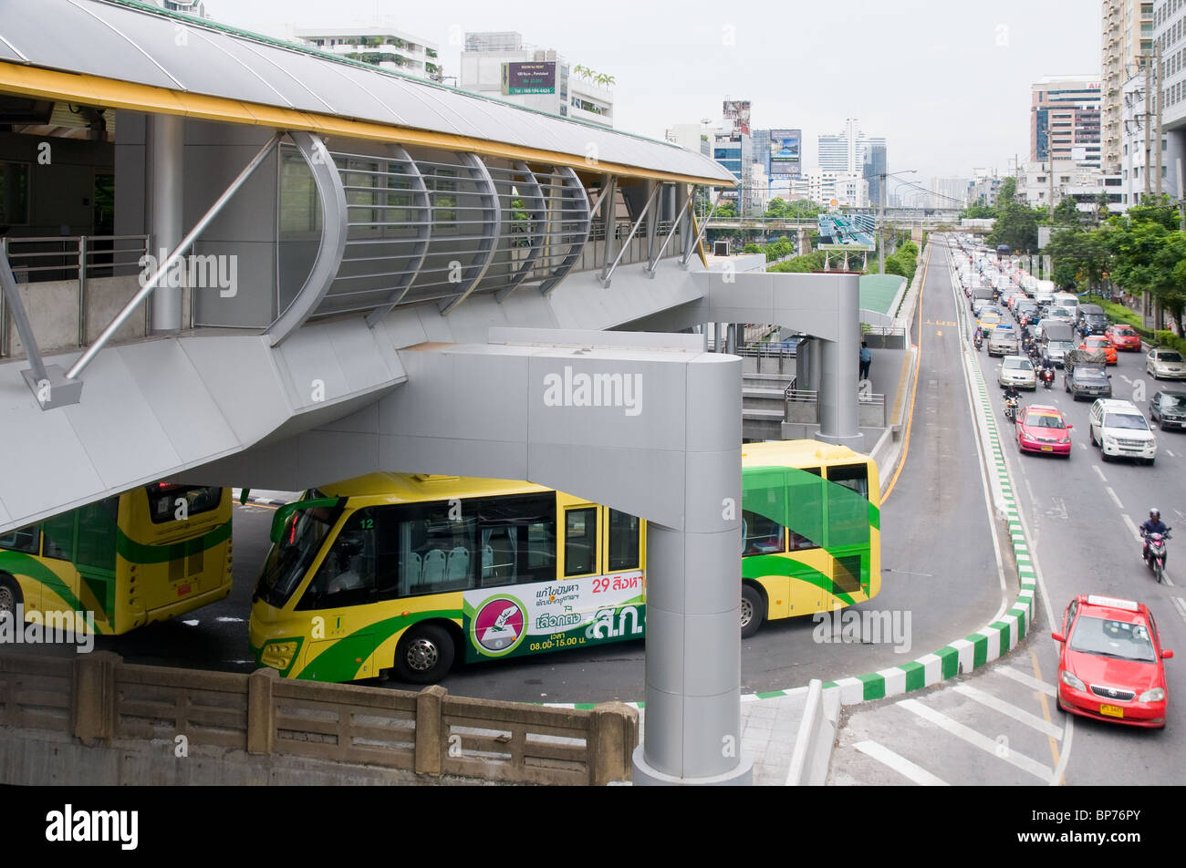 Le BRT, Bus Rapid Transit, système de bus à Bangkok Banque D'Images
