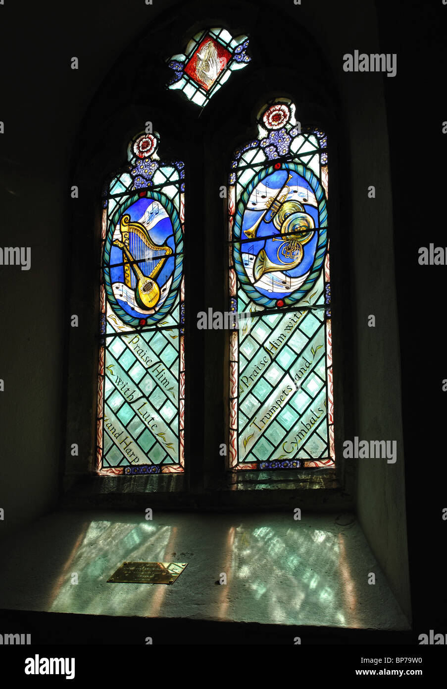 Vitrail à l'église de Saint-barthélemy, Fingest, Buckinghamshire, England, UK Banque D'Images