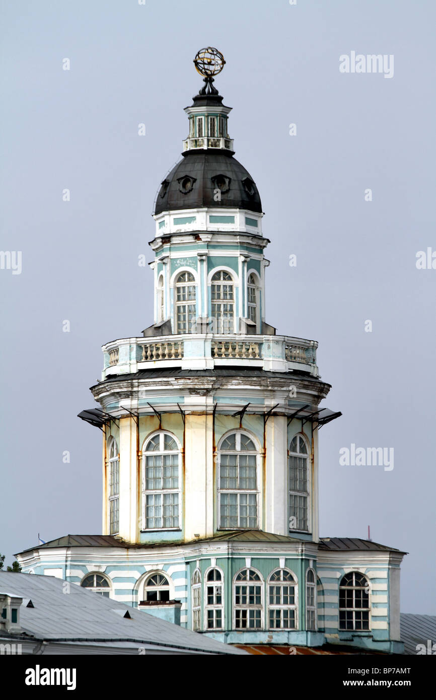 Tour de la Kunstkammer qui abrite la Pierre le grand musée d'anthropologie et d'ethnographie de Saint-Pétersbourg, Russie Banque D'Images