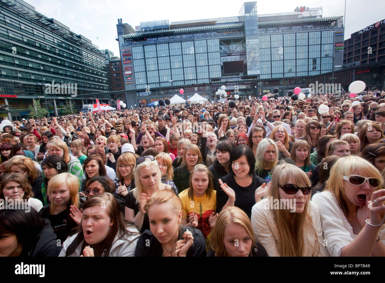 Les jeunes Finlandais en concert rock à Helsinki, Finlande Banque D'Images