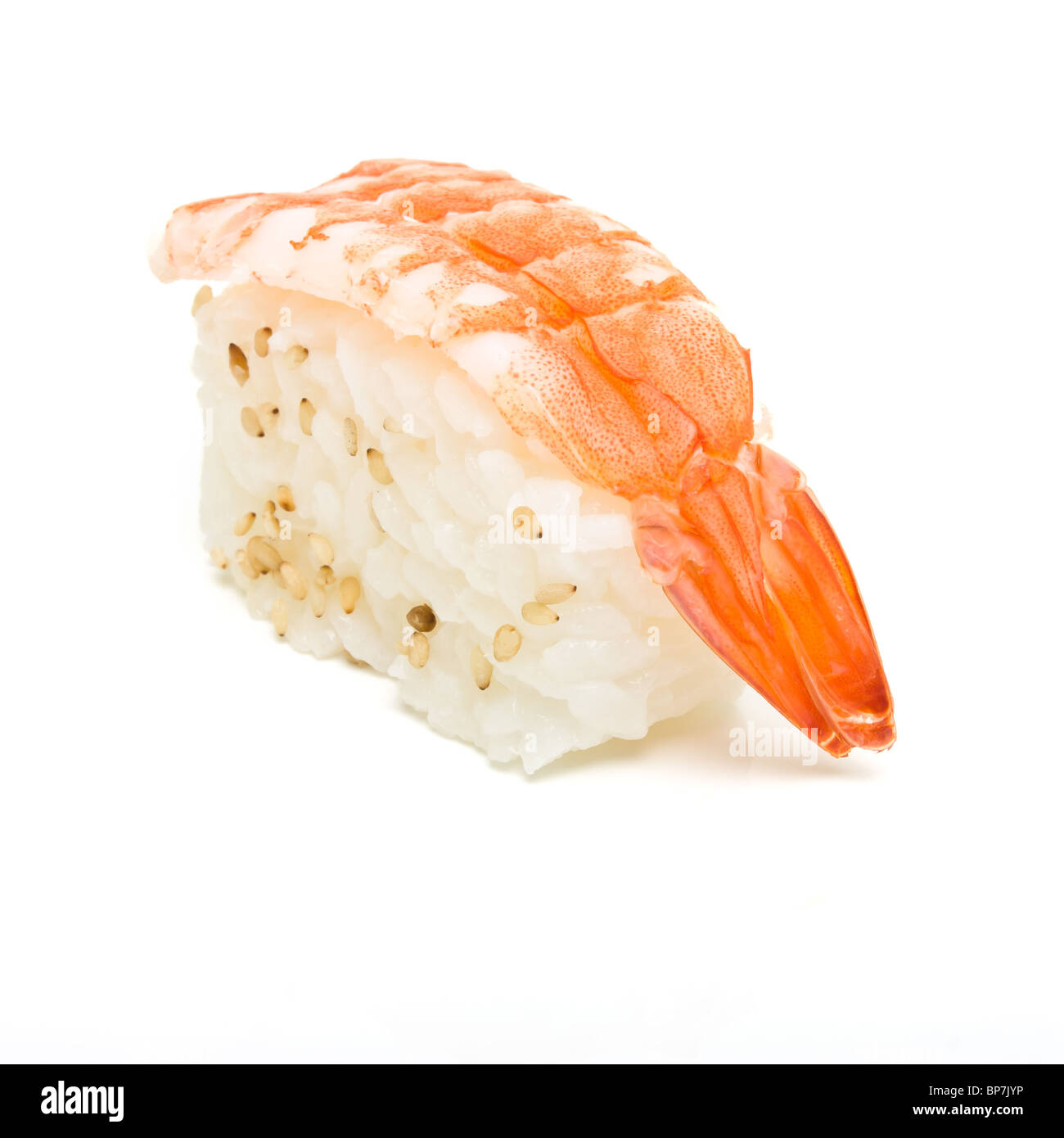 Bloc de sushi de perspective faible contre isolé sur fond blanc. Banque D'Images