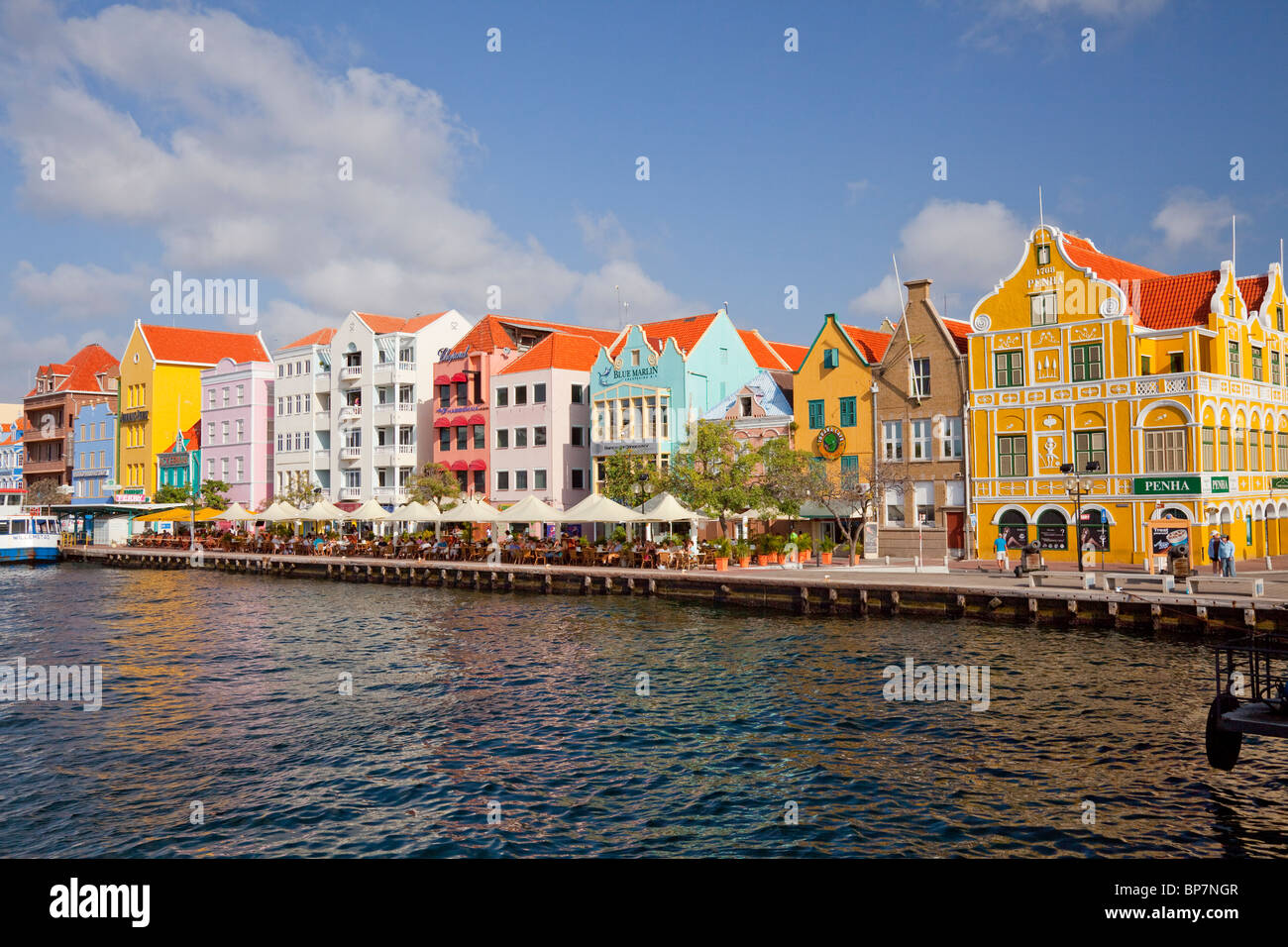 L'architecture coloniale néerlandaise colorés dans les bâtiments dans la section de Punda Curaçao, Antilles néerlandaises. Banque D'Images