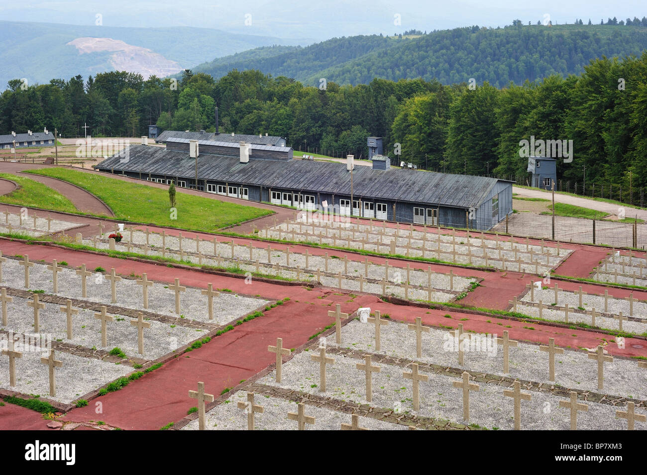 Cimetière et casernes à Natzweiler-Struthof, seulement WW2 camp de concentration par les Nazis sur le territoire français, Alsace, France Banque D'Images