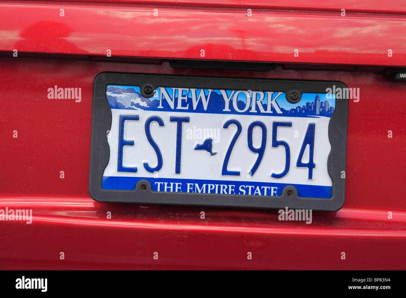 Sur la plaque d'immatriculation de voiture Jeep rouge de New York, USA,  Amérique latine. Photo par Willy Matheisl Photo Stock - Alamy