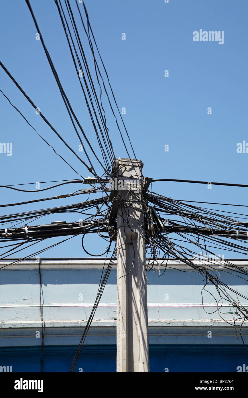 Enchevêtrement de câbles de puissance, Bellavista, Santiago, Chili, Amérique du Sud Banque D'Images