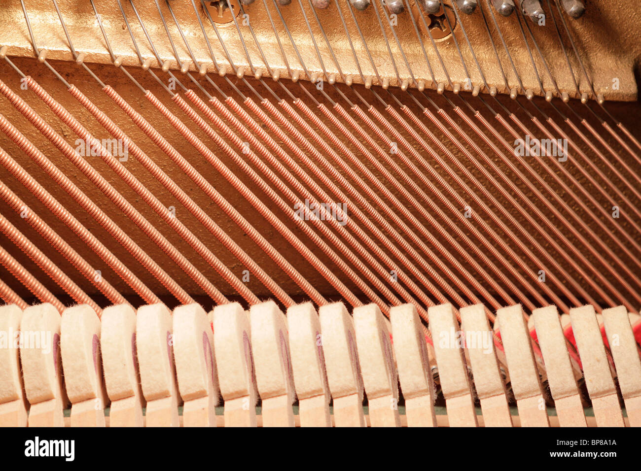 L'impression des marteaux et harpe piano Banque D'Images