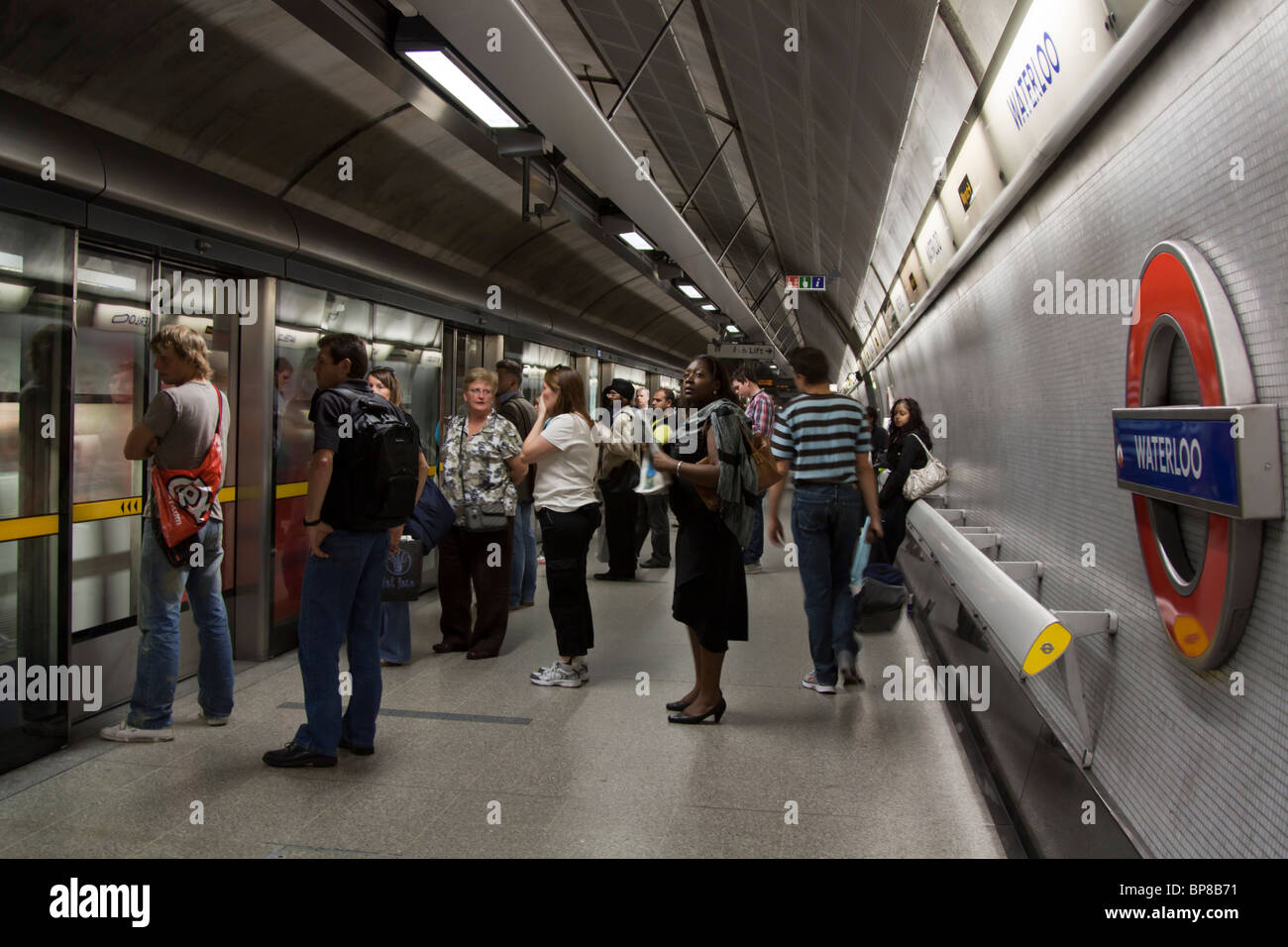 Jubilee Line - Plate-forme de la station de métro London Bridge Banque D'Images