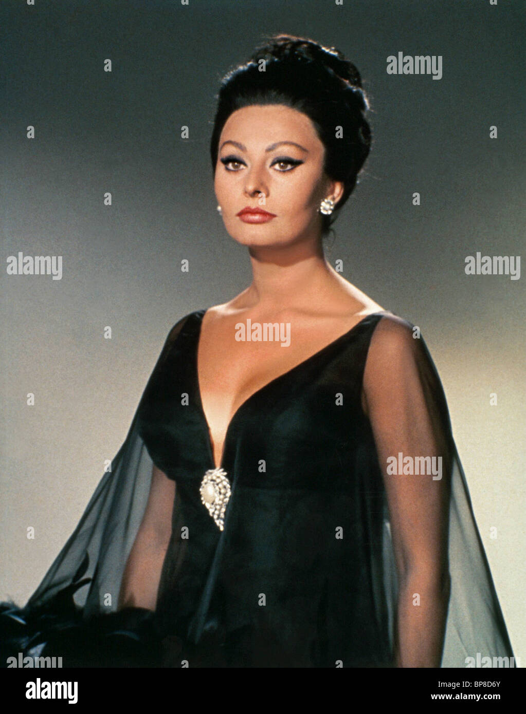 Arabesque 1966 Sophia Loren Banque d'image et photos - Alamy