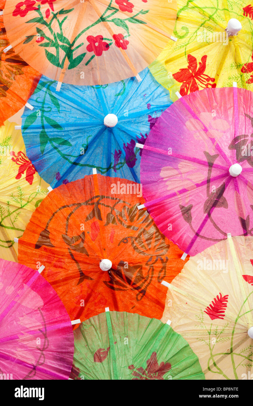 Lot De 50 Parasols En Papier Rose Laser - Décorez Vos Gâteaux Et Cocktails En Un Clin D'œil !
