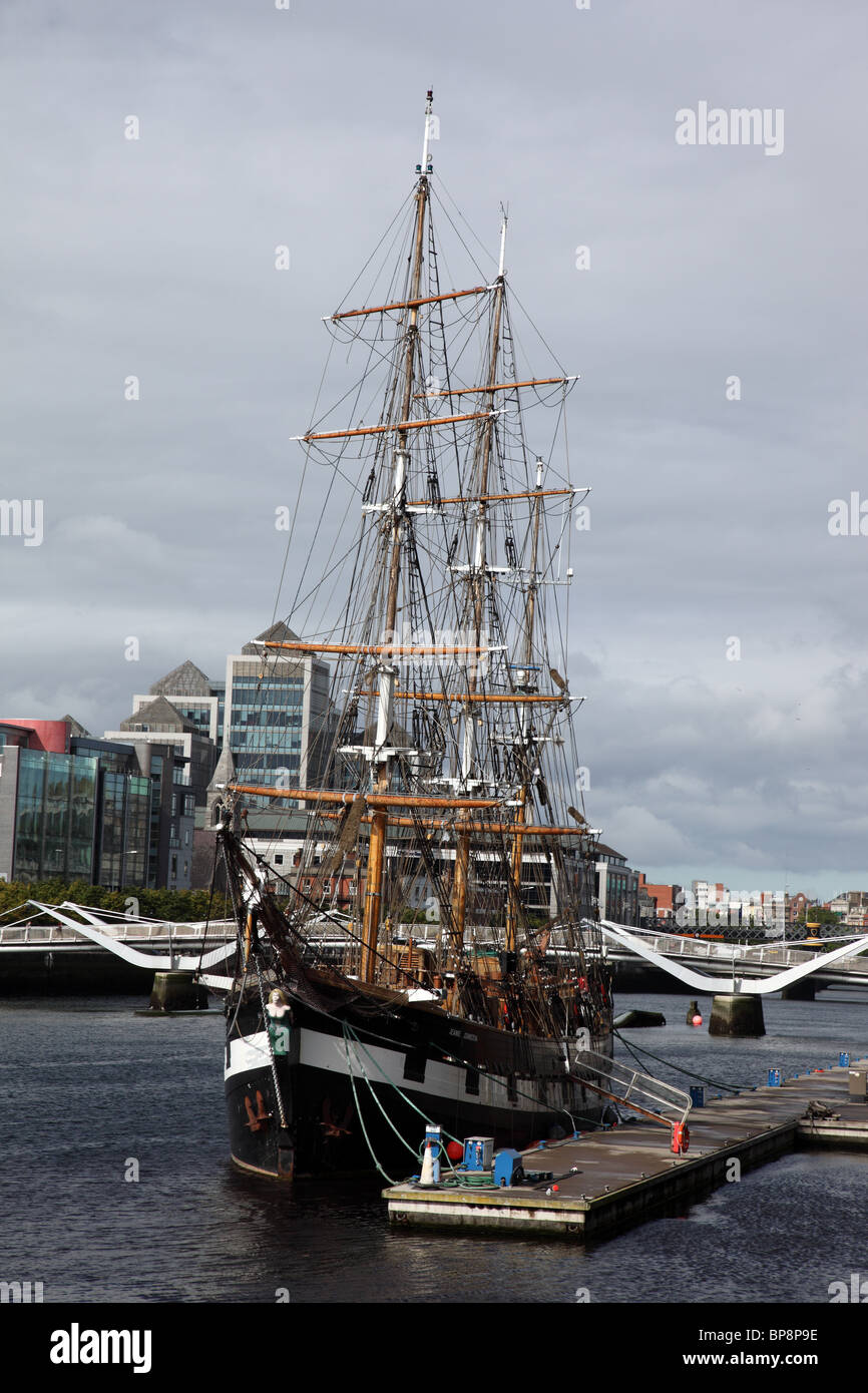 Jeanie Johnston, réplique du navire 1848 utilisés pour le transport des émigrants pendant la famine irlandaise, Custom House Quay, Dublin Banque D'Images