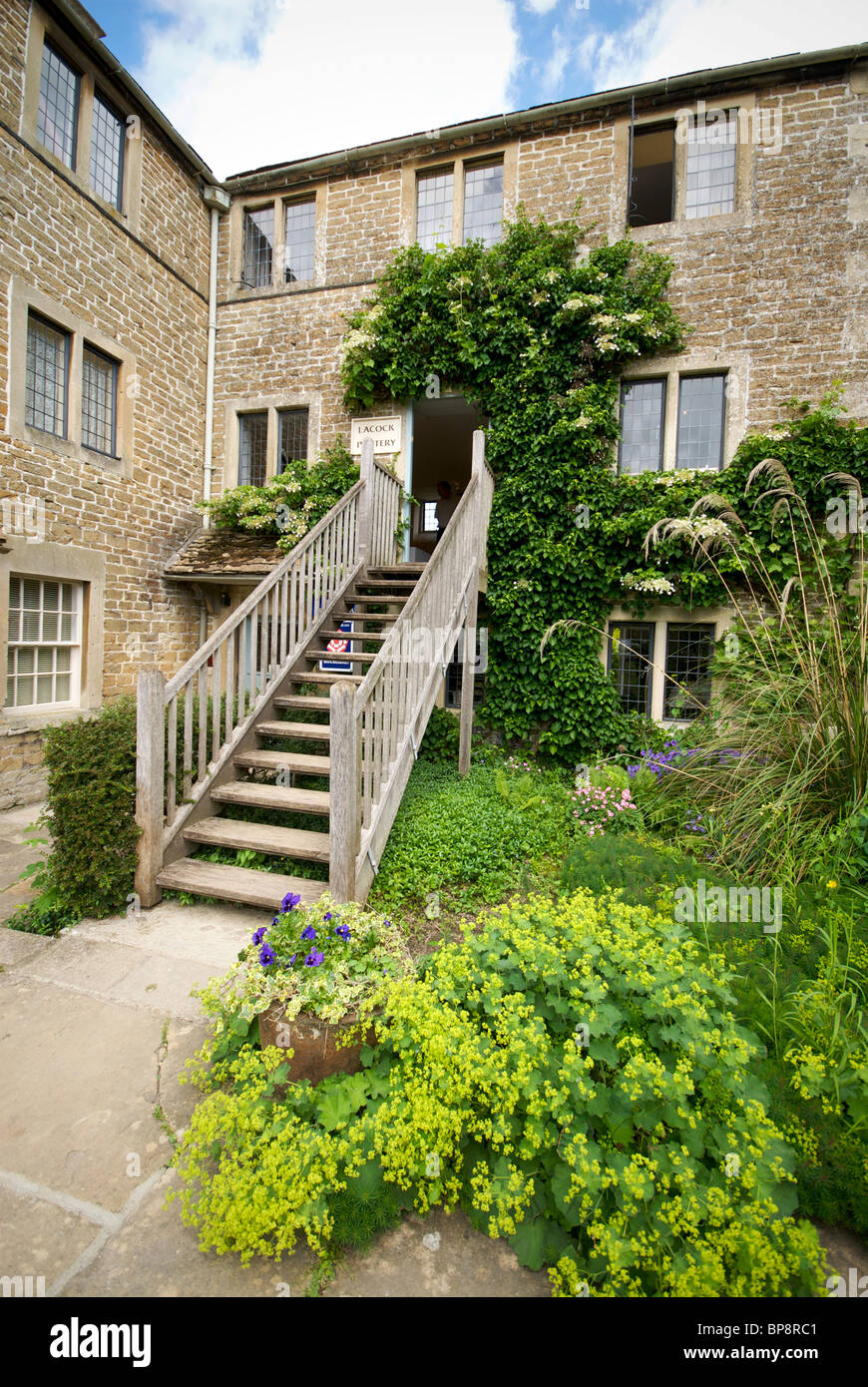 Lacock, Wiltshire UK National Trust Pottery Banque D'Images