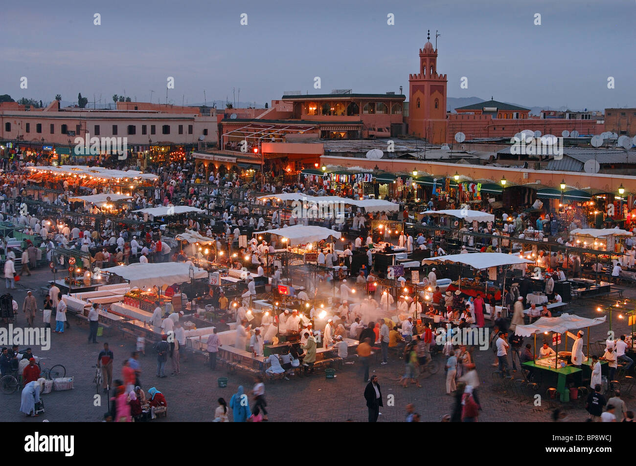 Jemma el Fna et aires de restauration Marrakech, Maroc Banque D'Images