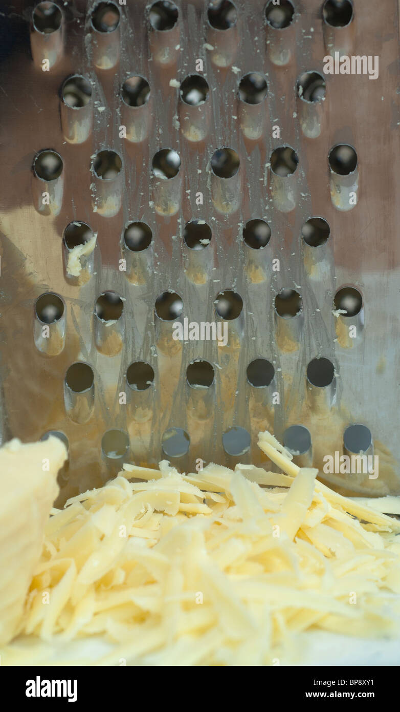 Fromage râpé et râpe à fromage Banque D'Images