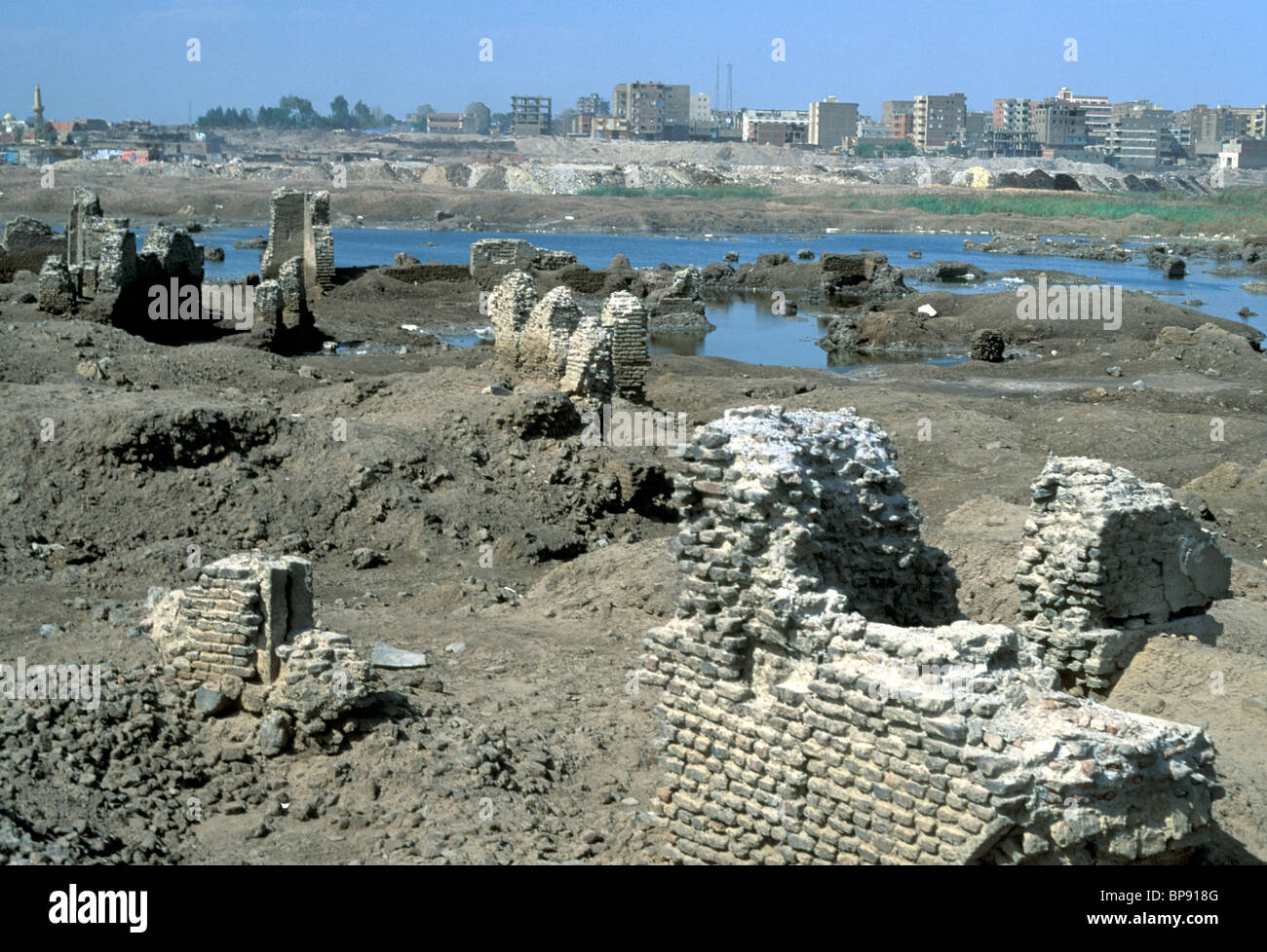 Ruines de Misr al-Fustat, c.641CE, fondations du site original du Caire, Égypte Banque D'Images