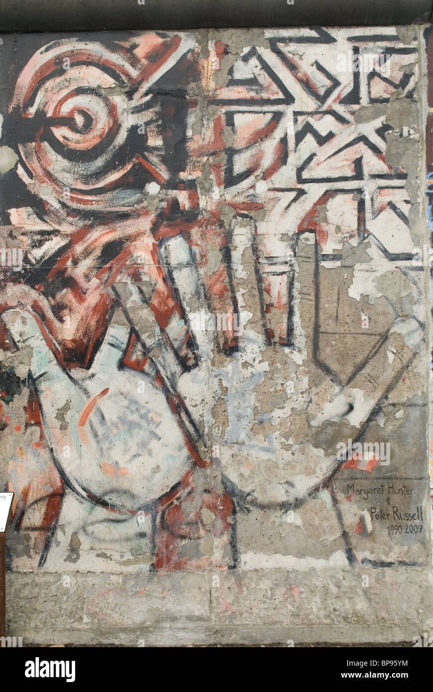 Les peintures sur le mur de Berlin à l'East Side Gallery Berlin city Allemagne Banque D'Images
