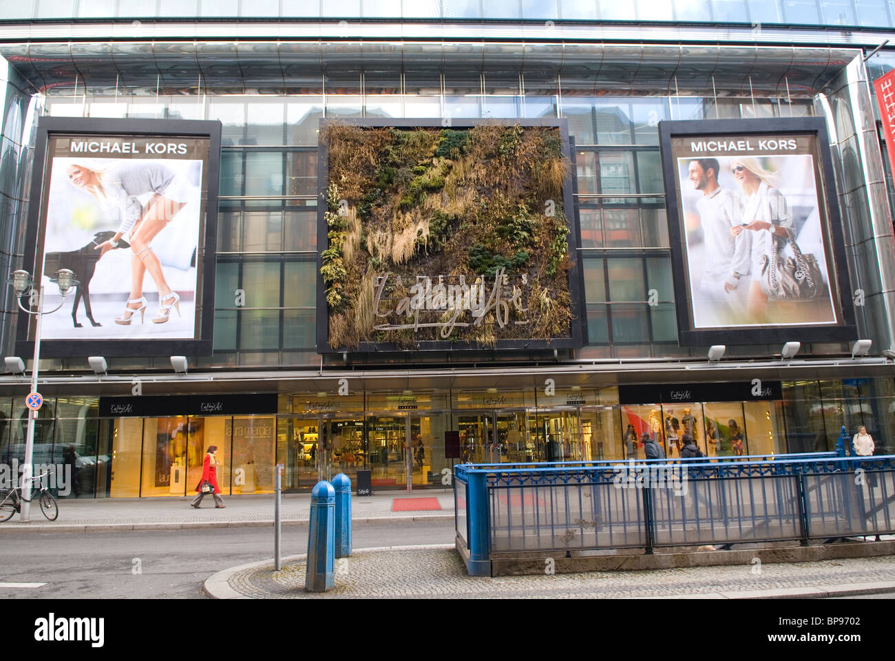 Galeris lafayette shopping mall building Europe Allemagne Berlin city Banque D'Images