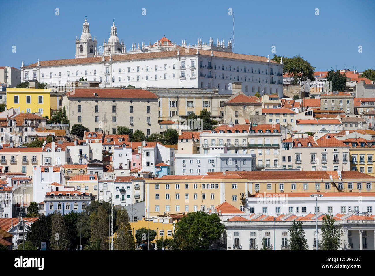 Bâtiments dans le quartier d'Alfama, Lisbonne, Lisbonne, Portugal, Europe Banque D'Images