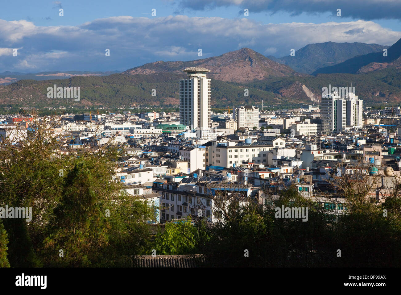 Ville moderne de Lijiang, Yunnan Province, China Banque D'Images