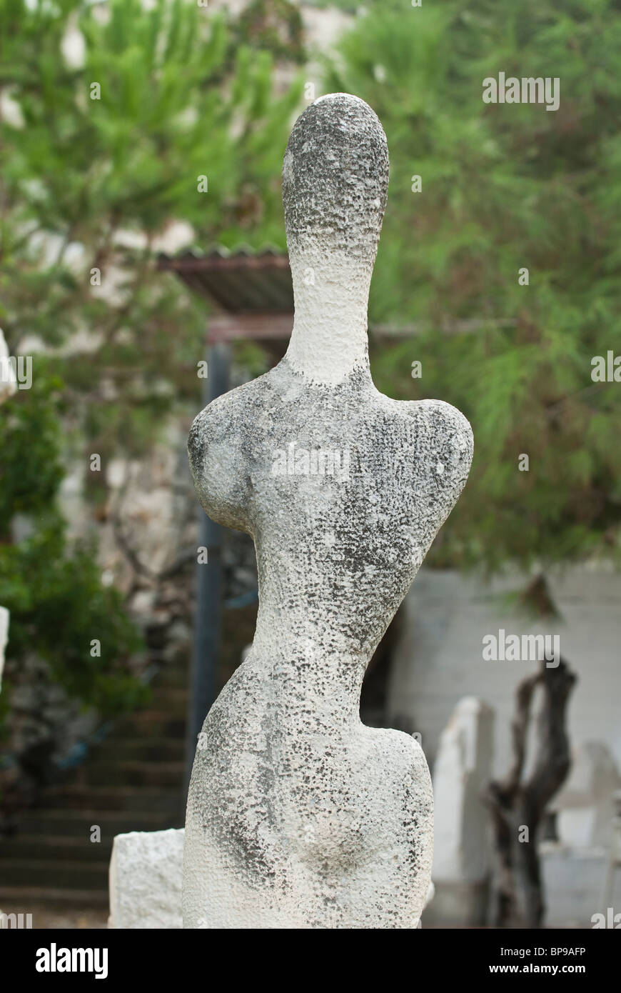 La sculpture sur pierre affiché dans le musée en plein air de Rachana par artiste Anachar Basbous Liban Moyen Orient Banque D'Images