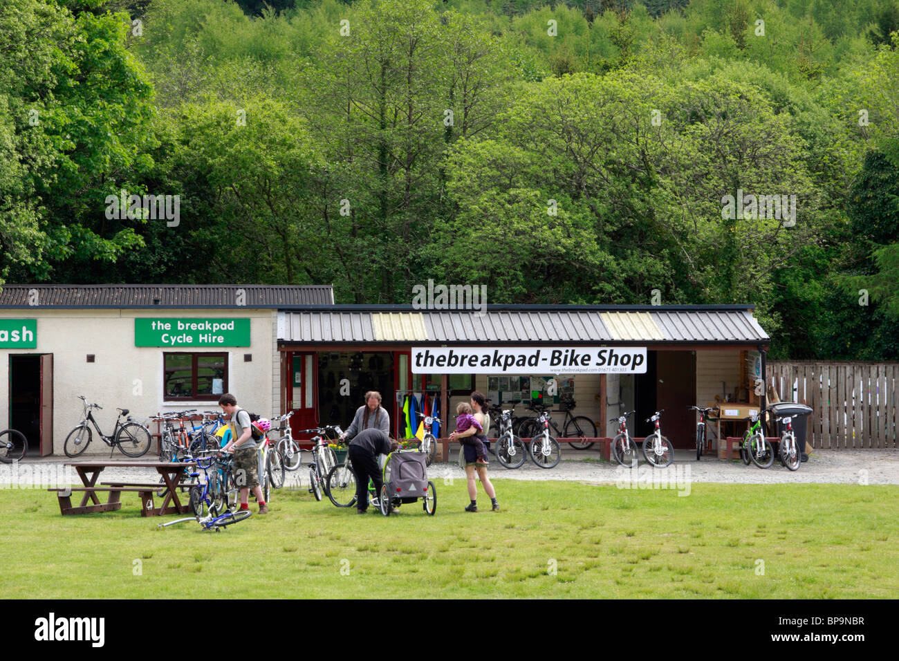 La boutique de location à Breakpad Kirroughtree Visitor Centre près de Newton Stewart dans le Parc Forestier de Galloway, en Écosse. Banque D'Images