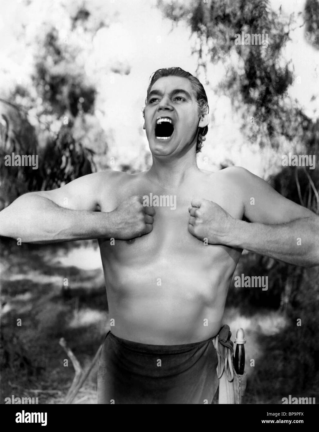 Tarzan trouve un fils 1939 johnny weissmuller Banque d'images noir et ...
