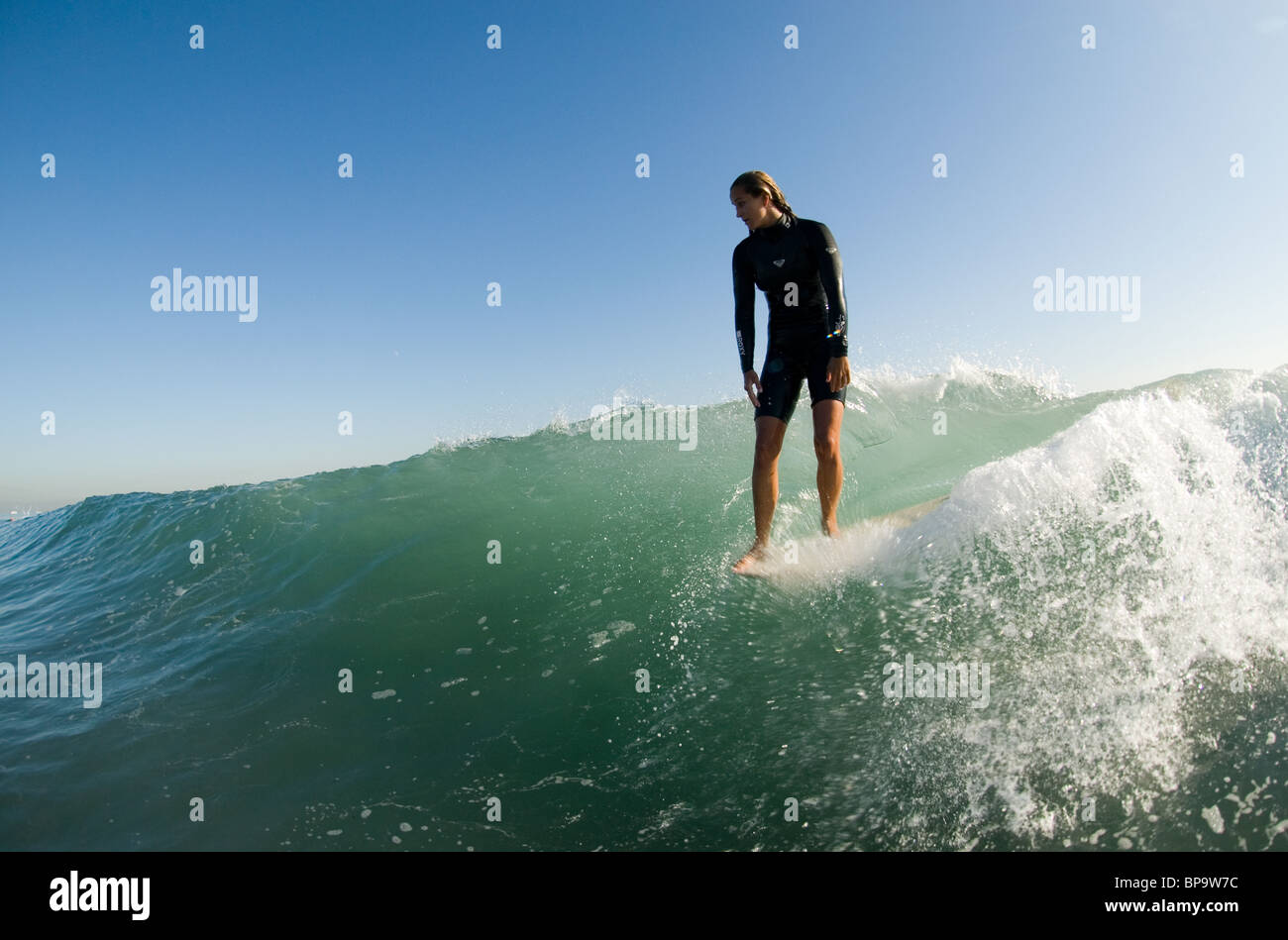 Hang ten surfer Banque de photographies et d'images à haute résolution -  Alamy