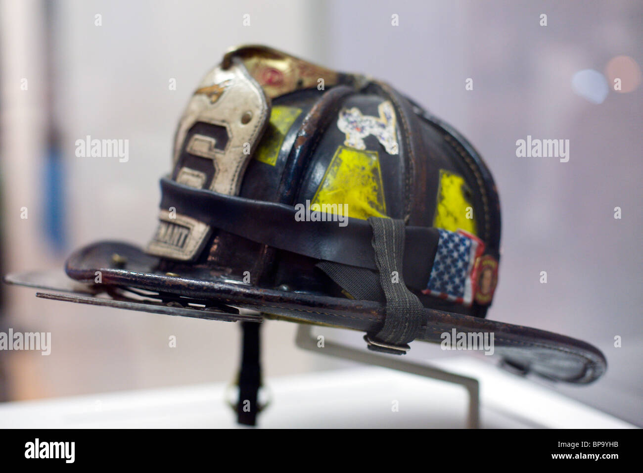 Casque de pompiers nyc Banque de photographies et d'images à haute  résolution - Alamy