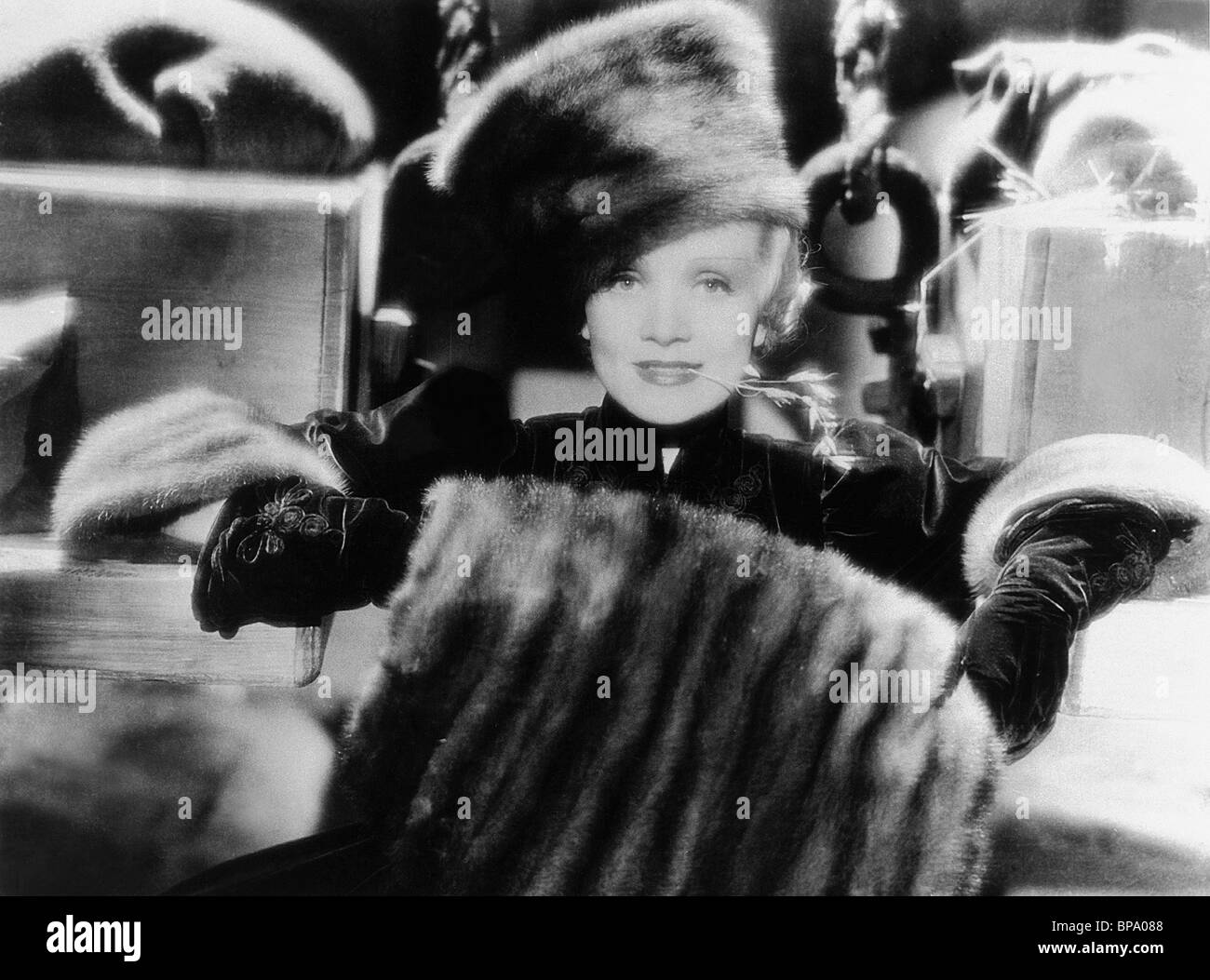 MARLENE DIETRICH L'impératrice écarlate (1934) Banque D'Images