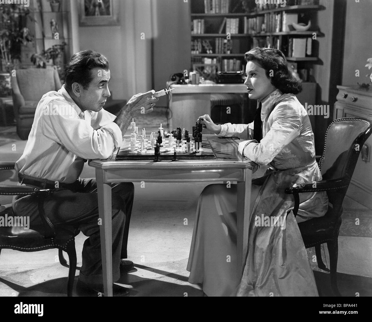 HUMPHREY BOGART, CANDY TOXTON, FRAPPER À UNE PORTE, 1949 Banque D'Images