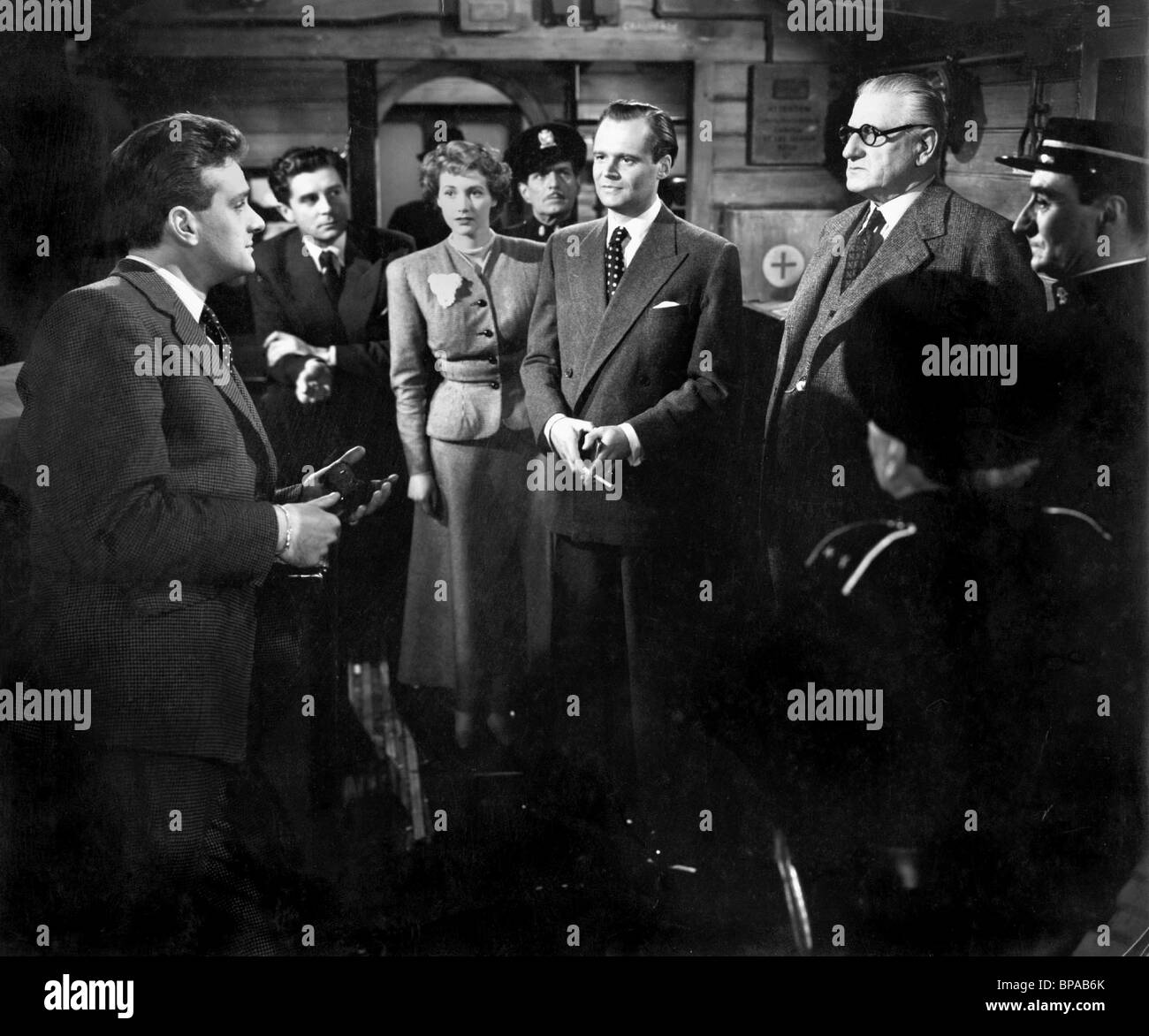 PAUL DUPUIS, RONA ANDERSON, DERRICK DE MARNEY, ALBERT LIEVEN, FINLAY CURRIE, voiture-lits à Trieste, 1948 Banque D'Images