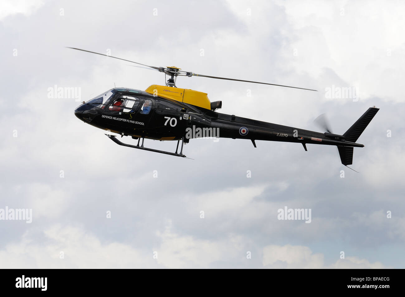 Hélicoptère Eurocopter Ecureuil ZJ270 à partir de l'École de pilotage d'hélicoptère de la Défense va à au 2010 RIAT Air Tattoo Banque D'Images