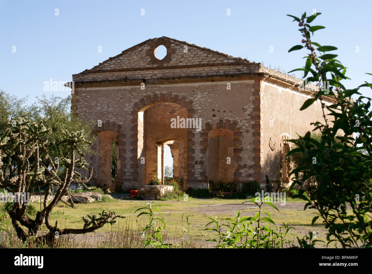 Bâtiment d'exploitation minière en ruine au xixe siècle, ville minière de Mineral de Pozos, état de Guanajuato, Mexique Banque D'Images