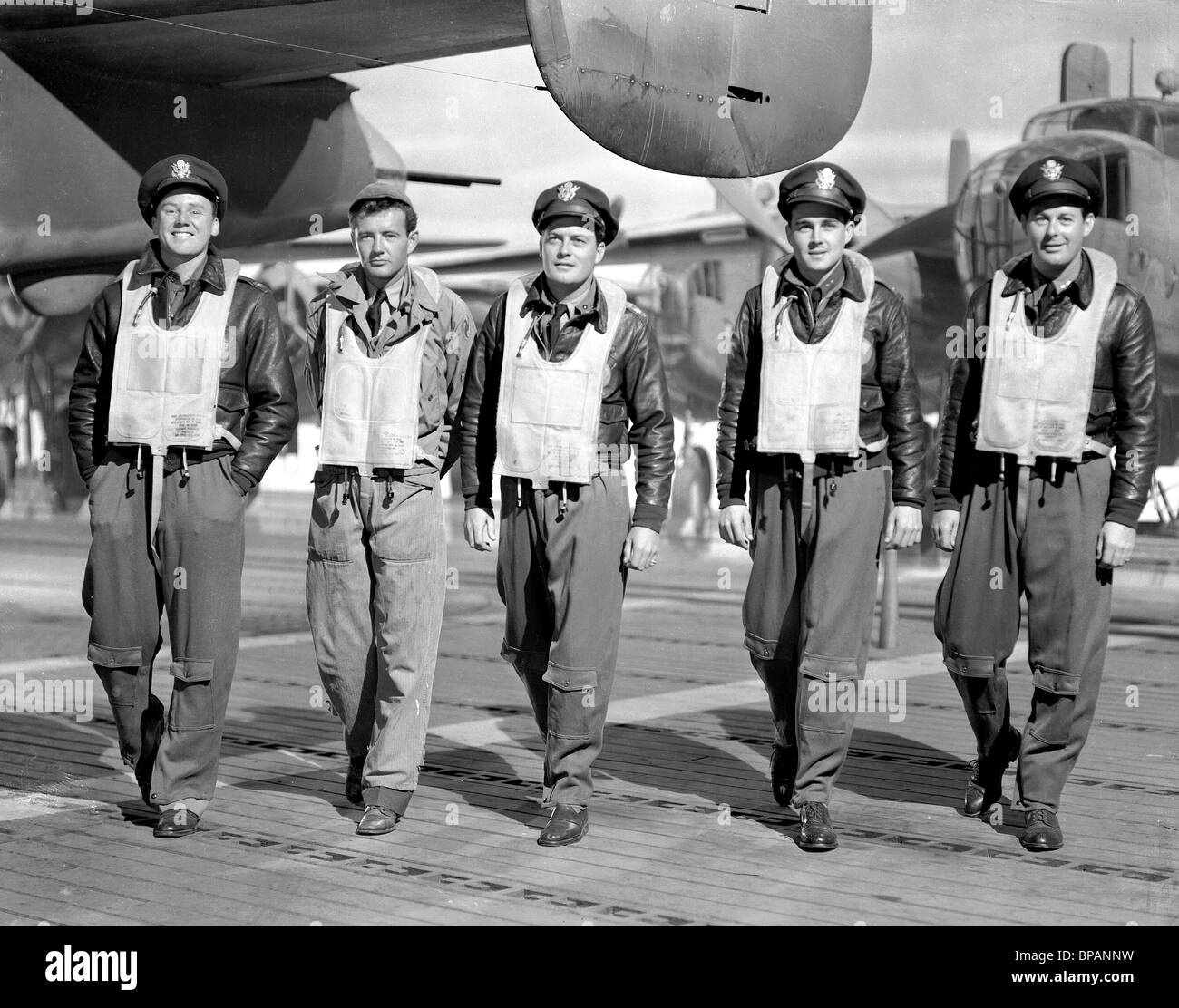 VAN JOHNSON, ROBERT WALKER, DON DEFORE, TIM MURDOCK, HERBERT GUNN, TRENTE SECONDES SUR TOKYO, 1944 Banque D'Images