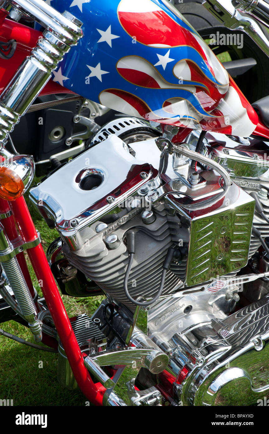 Moto Harley Davidson avec les travaux de peinture personnalisée drapeau américain Banque D'Images