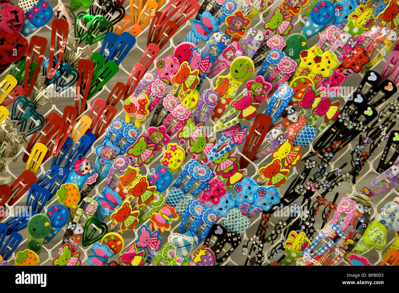 Broches, animaux, objets de couleur pour le corps Banque D'Images