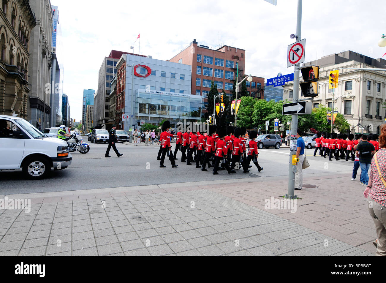 Régiment des Governor General's Foot Guards marcher sur la Colline du Parlement, Ottawa, pour la modification de la Garde Banque D'Images