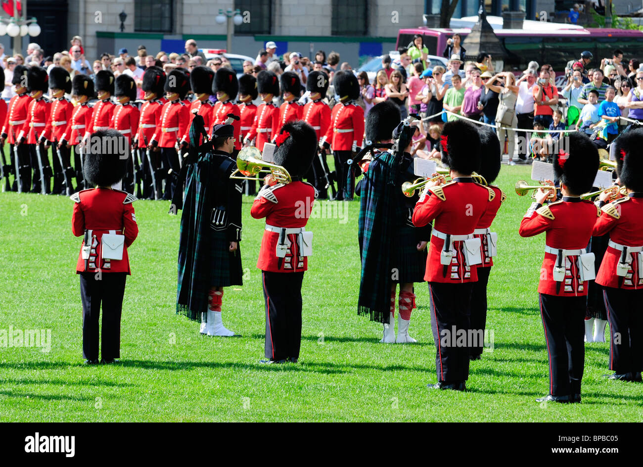 La musique de la Garde à pied du Gouverneur général d'effectuer au cours de la cérémonie de la relève de la Garde Ottawa, Canada Banque D'Images