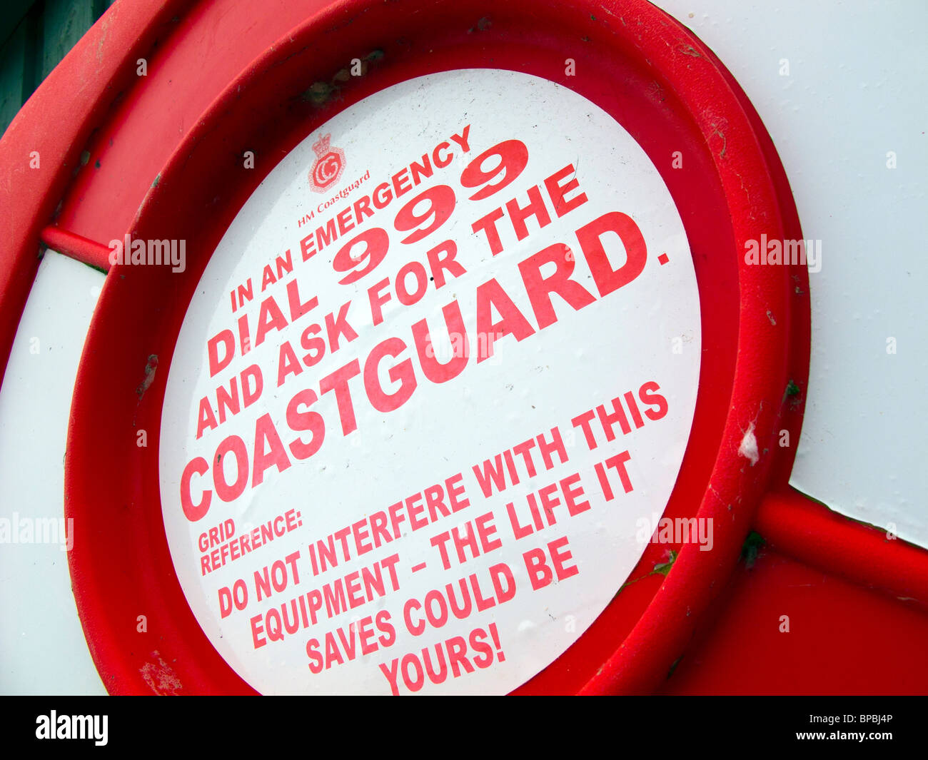 La vie de garde-côtes HM ceinture avec instructions d'urgence à Ilfracombe Harbour dans le nord du Devon Banque D'Images