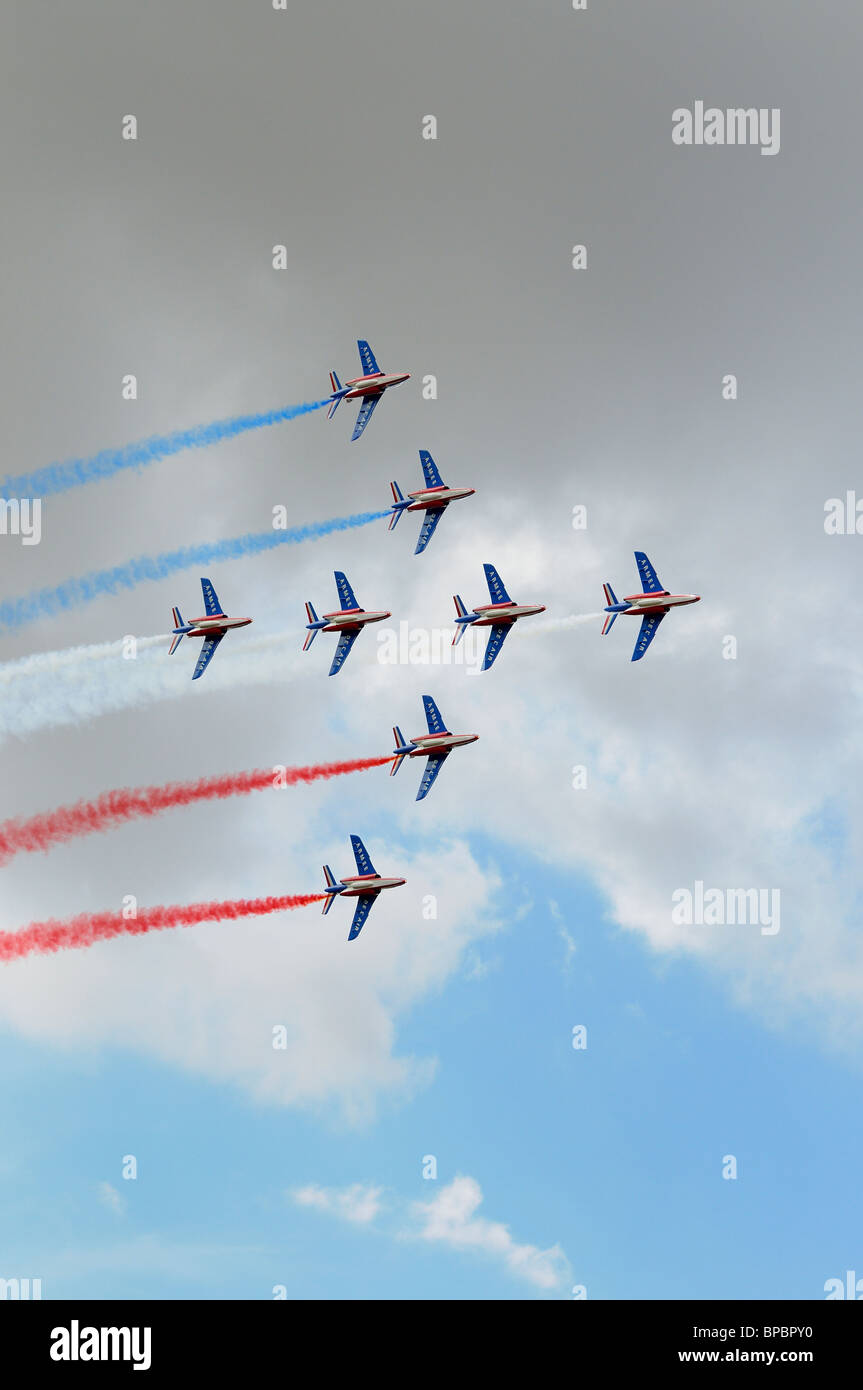 La Patrouille de France dans leur Dassault/Dornier Alpha Jet Es affichage à l'RIAT 2010 Royal International Air Tattoo Banque D'Images