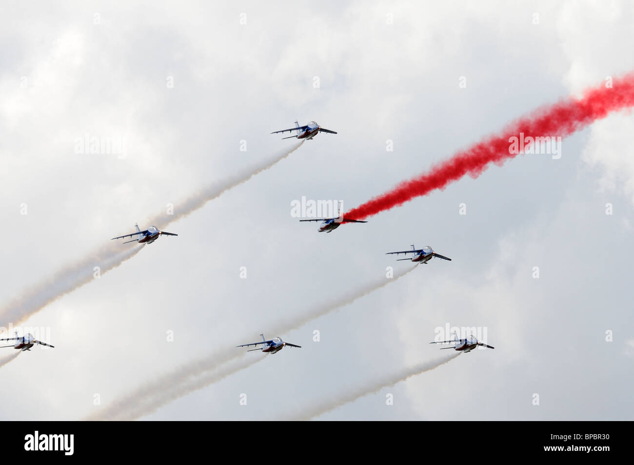 La Patrouille de France dans leur Dassault/Dornier Alpha Jet Es affichage à l'RIAT 2010 Royal International Air Tattoo Banque D'Images