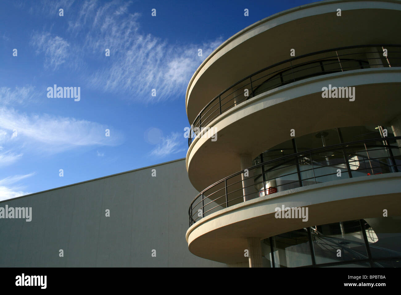 Le De La Warr Pavilion, un bâtiment moderniste abritant une galerie d'art contemporain et de l'auditorium. Bexhill-on-Sea, East Sussex Banque D'Images
