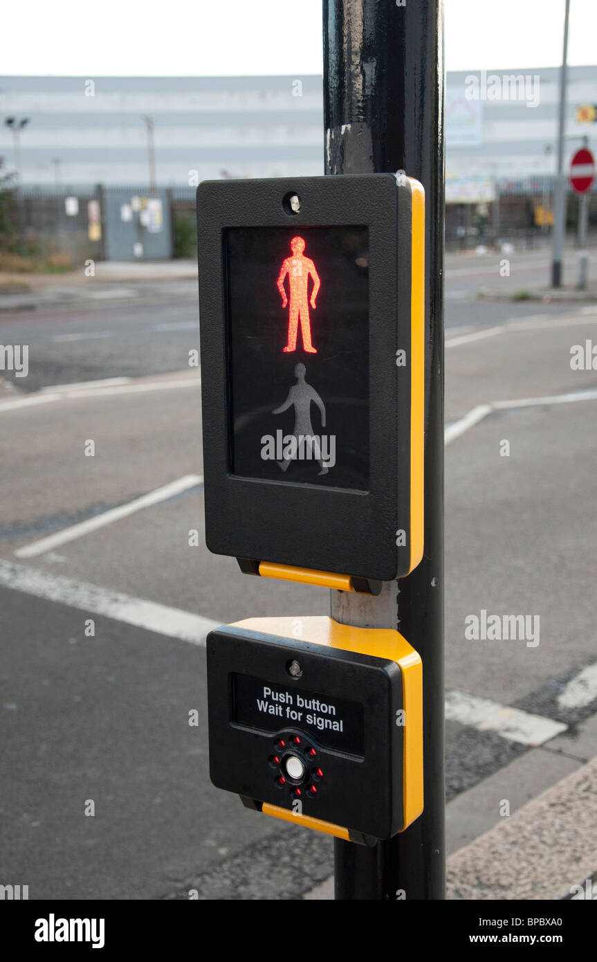 TOUCHET Feu De Signalisation Éducatif 12,5 Cm – Panneau Routier – Jouet Interactif Sécurité – Dès 3 Ans – LED Et Musique
