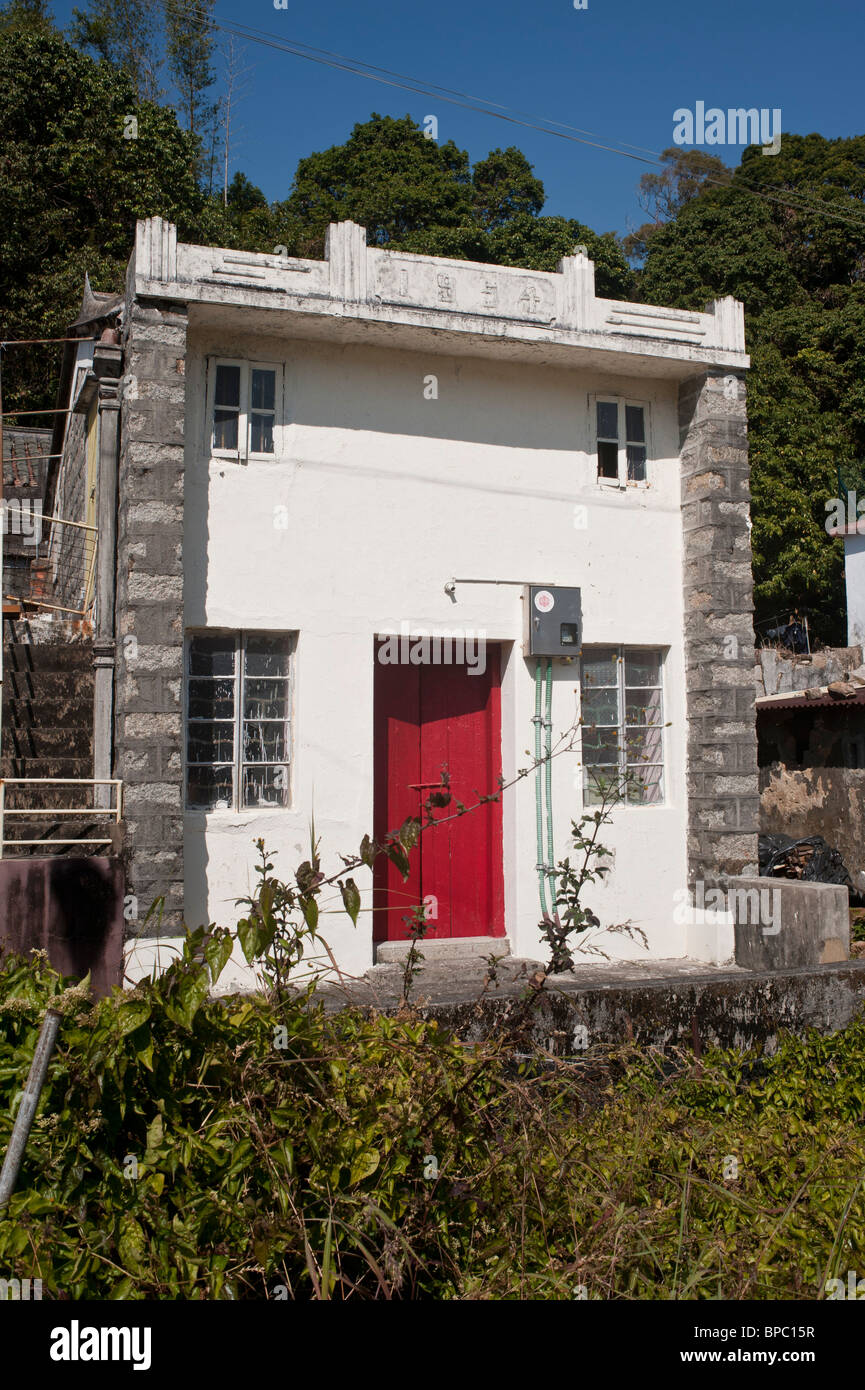 Déserte et maisons de village traditionnel rénové dans Lo so Shing sur Lamma Island. De nombreuses personnes quittent les îles. Banque D'Images