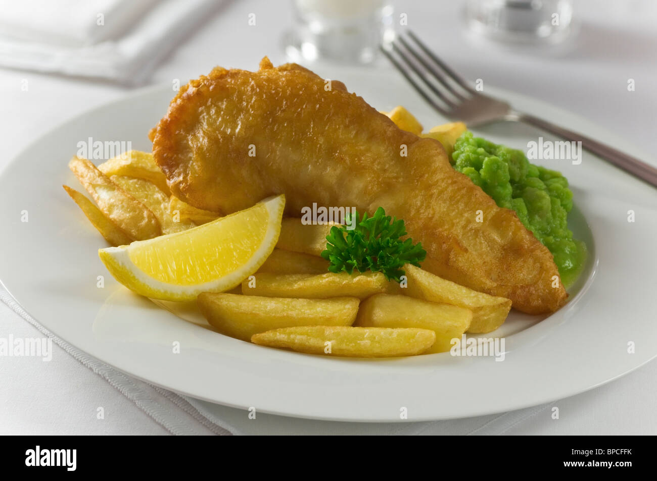 Fish and chips alimentaires traditionnelles UK Banque D'Images