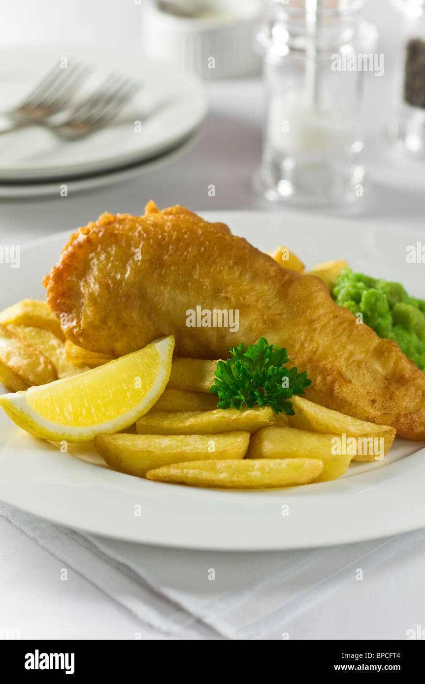 Fish and chips alimentaires traditionnelles UK Banque D'Images